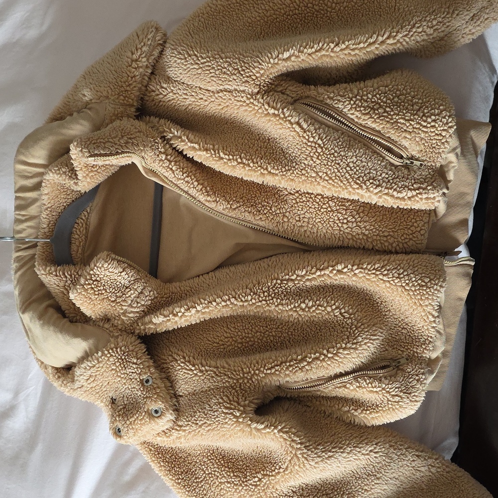 Alo Foxy Sherpa Jacket In Camel